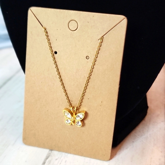 Jewelry - 💍Goldtoned necklace with butterfly pendant filled with diamond simulants